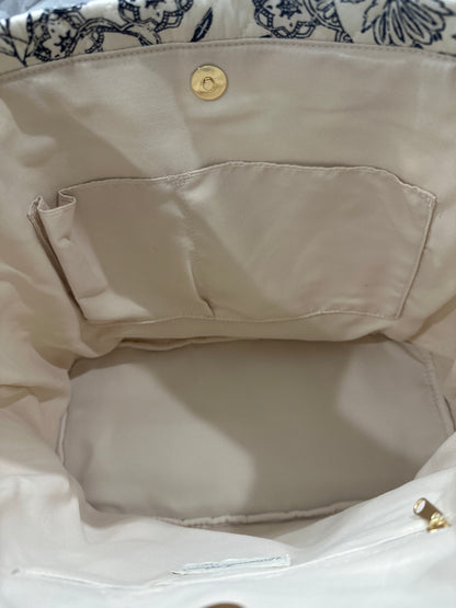 Universal Thread™ Quilted Tote Bag – Stucco Paisley Print