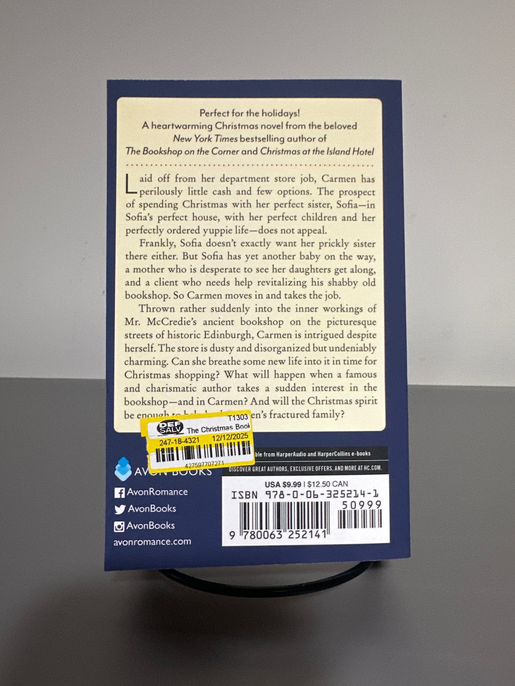 The Christmas Bookshop by Jenny Colgan paperback product photo 3