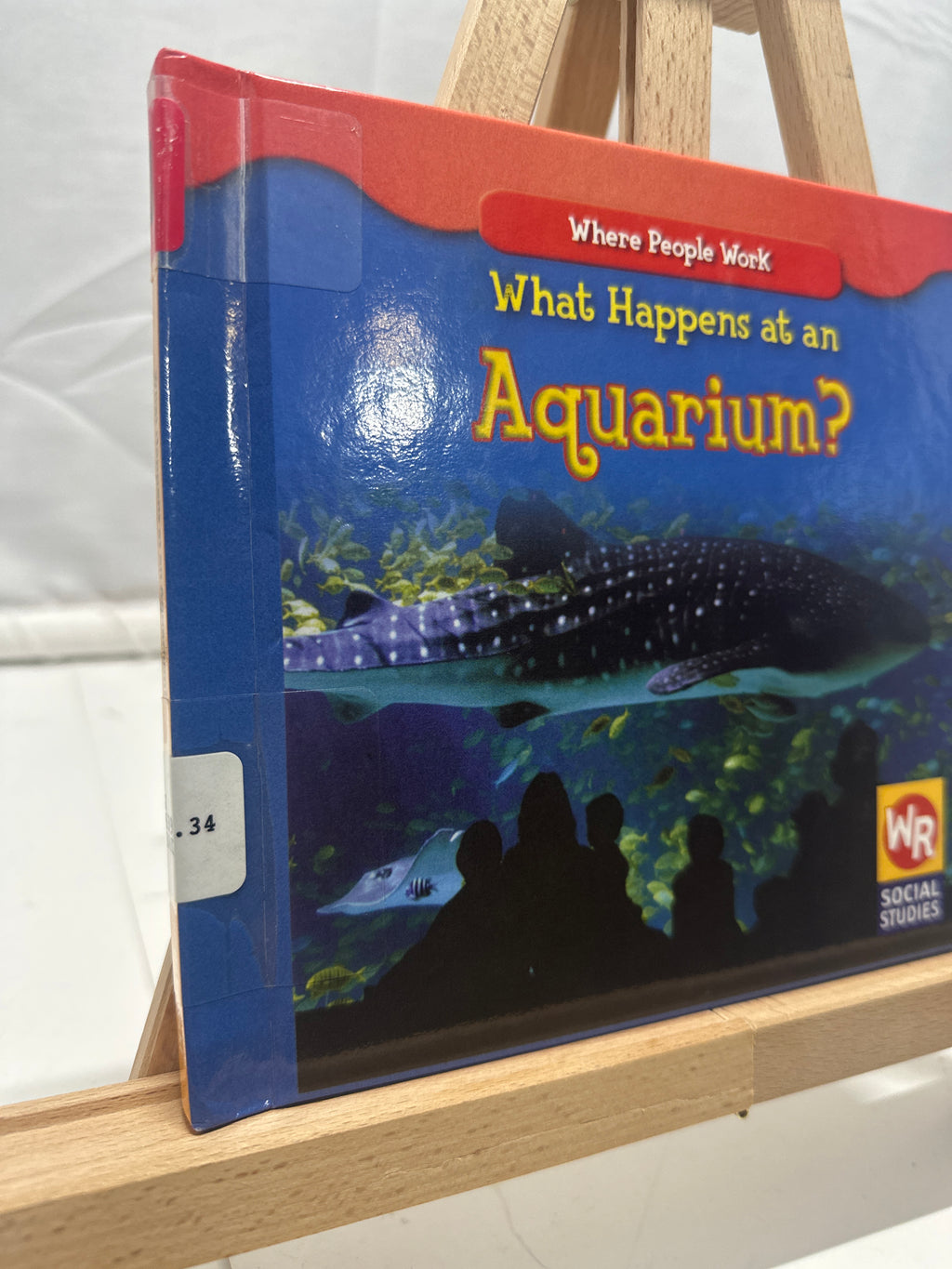 What Happens at an Aquarium? by Barbara Bakowski Hardcover