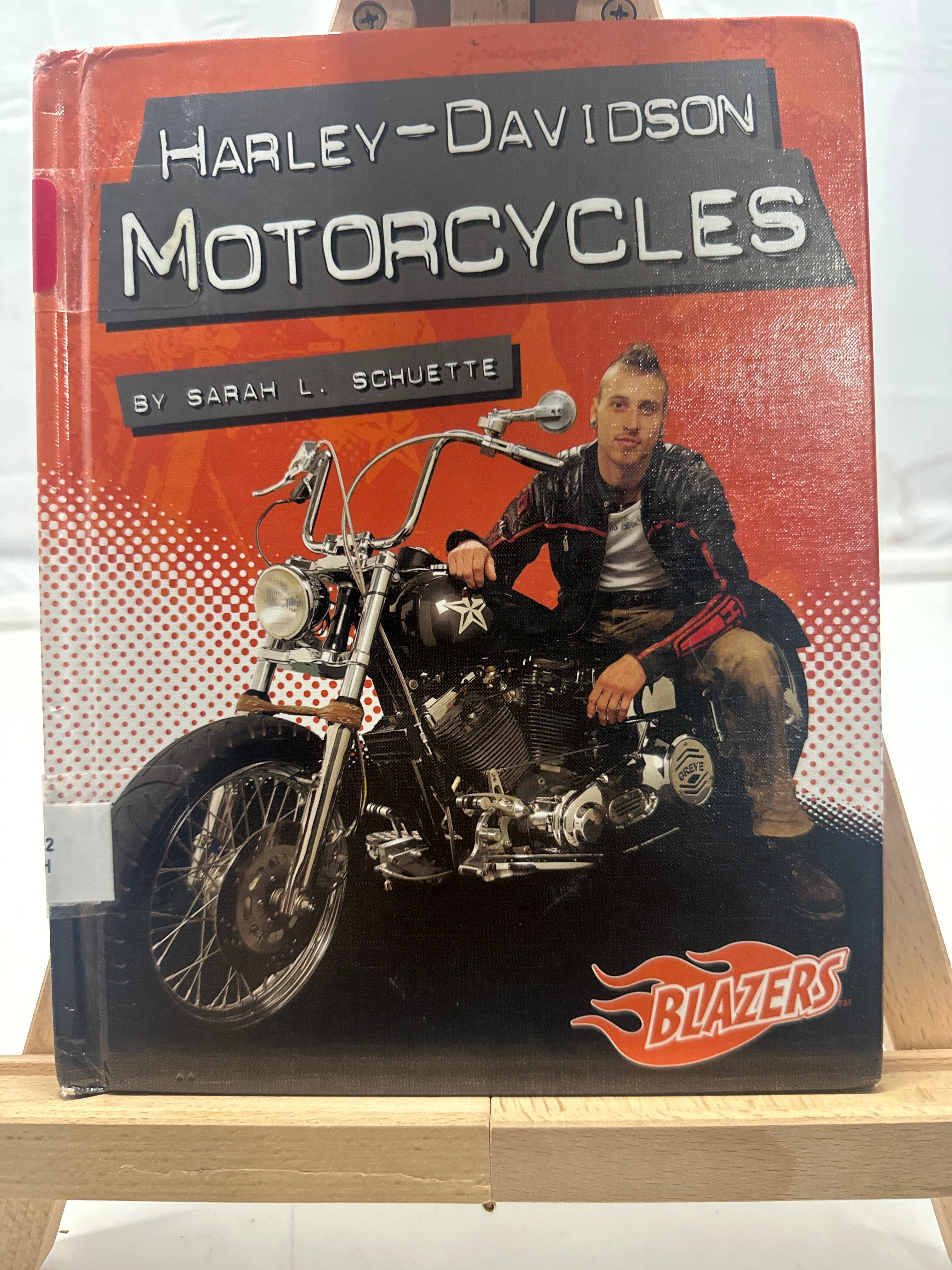 Harley-Davidson Motorcycles by Sarah L. Schuette Hardcover