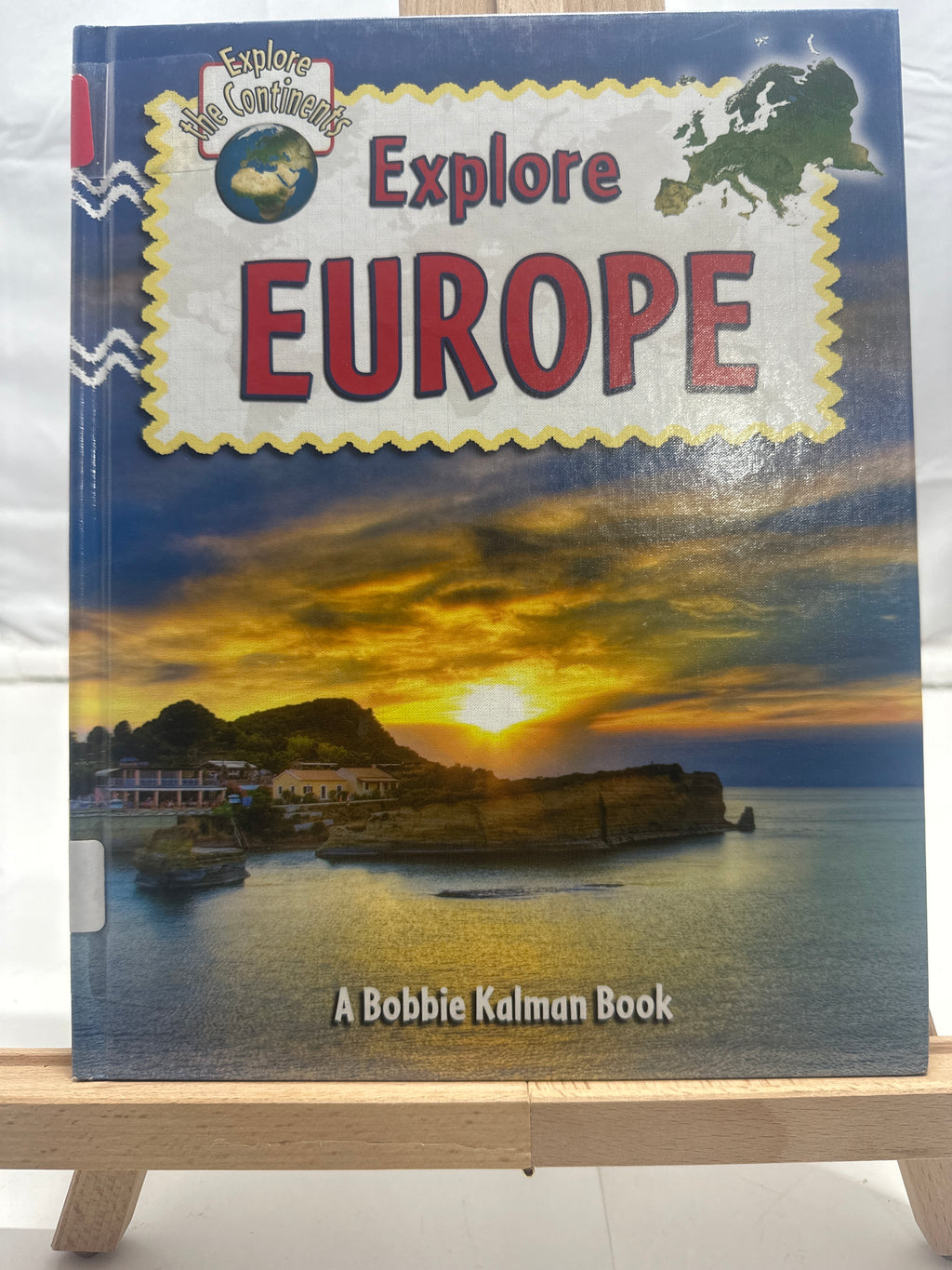 Explore Europe (Explore the Continents) by Molly Aloian Hardcover