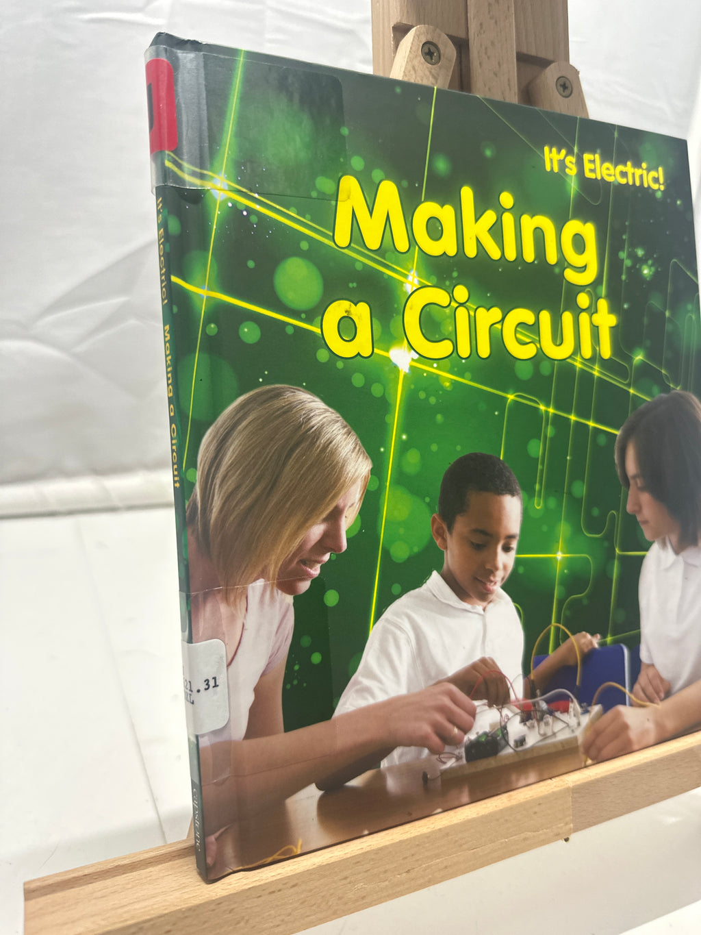 Making a circuit by Chris Oxlade Hardcover
