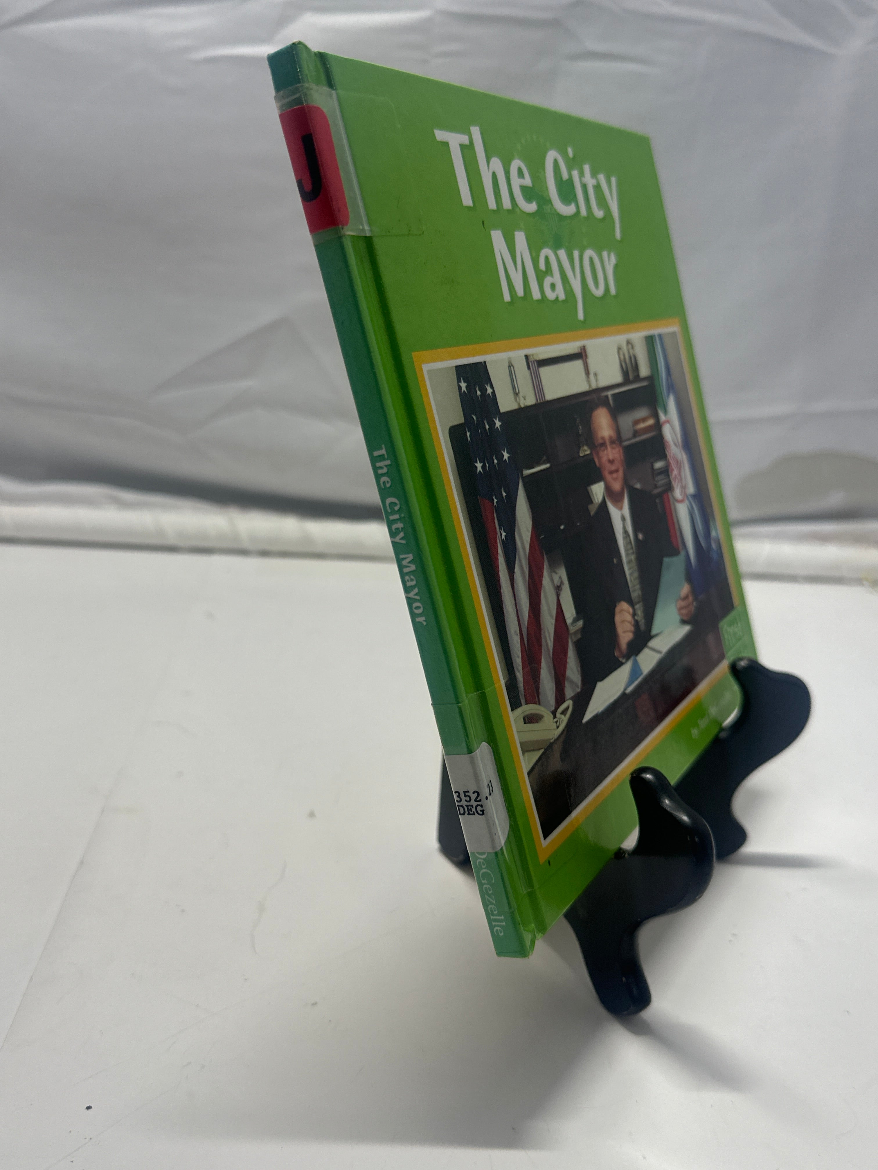 The City Mayor (First Facts) by Terri Degezelle Hardcover