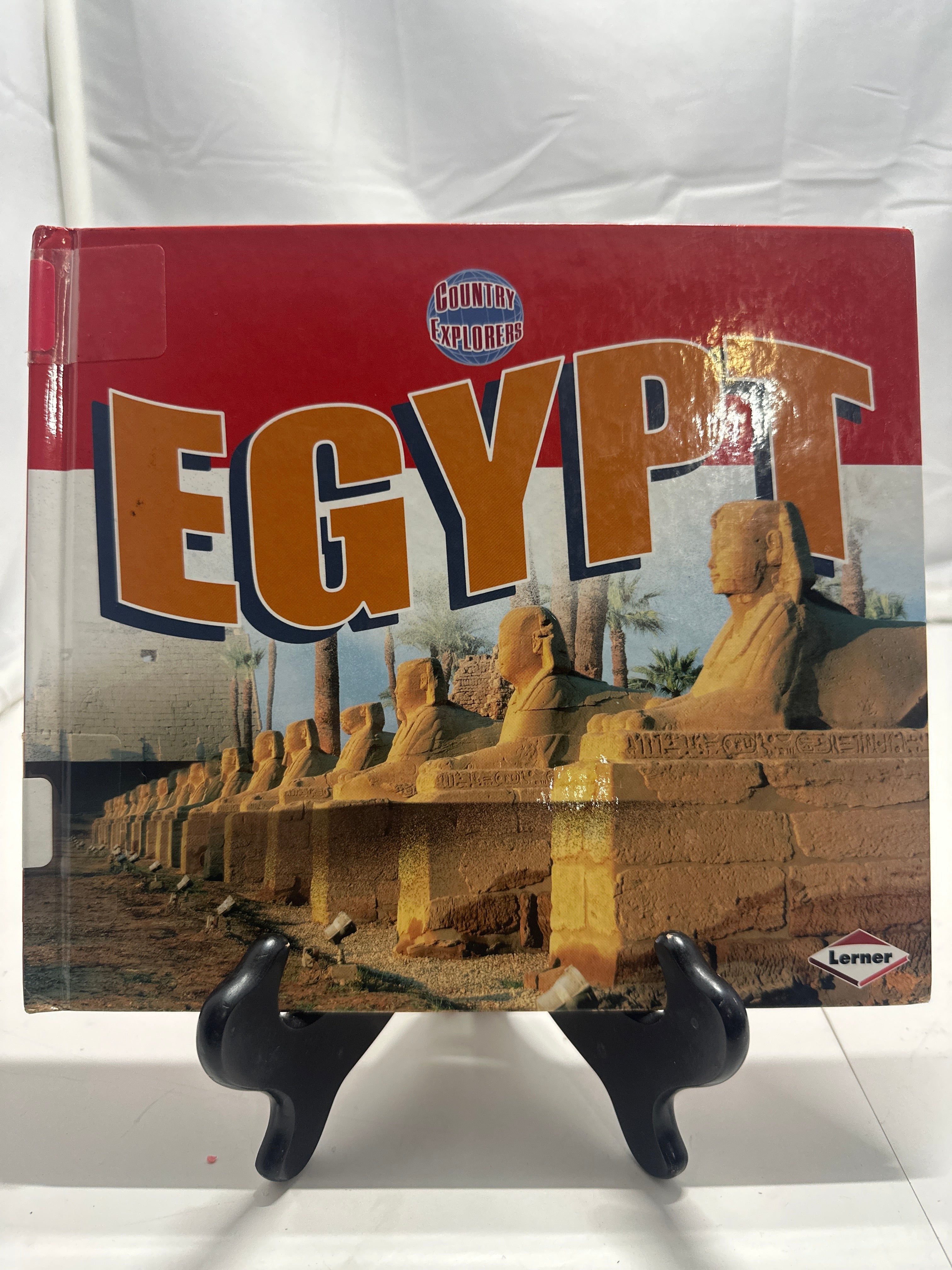 Egypt (Country Explorers) by Tom Streissguth Hardcover