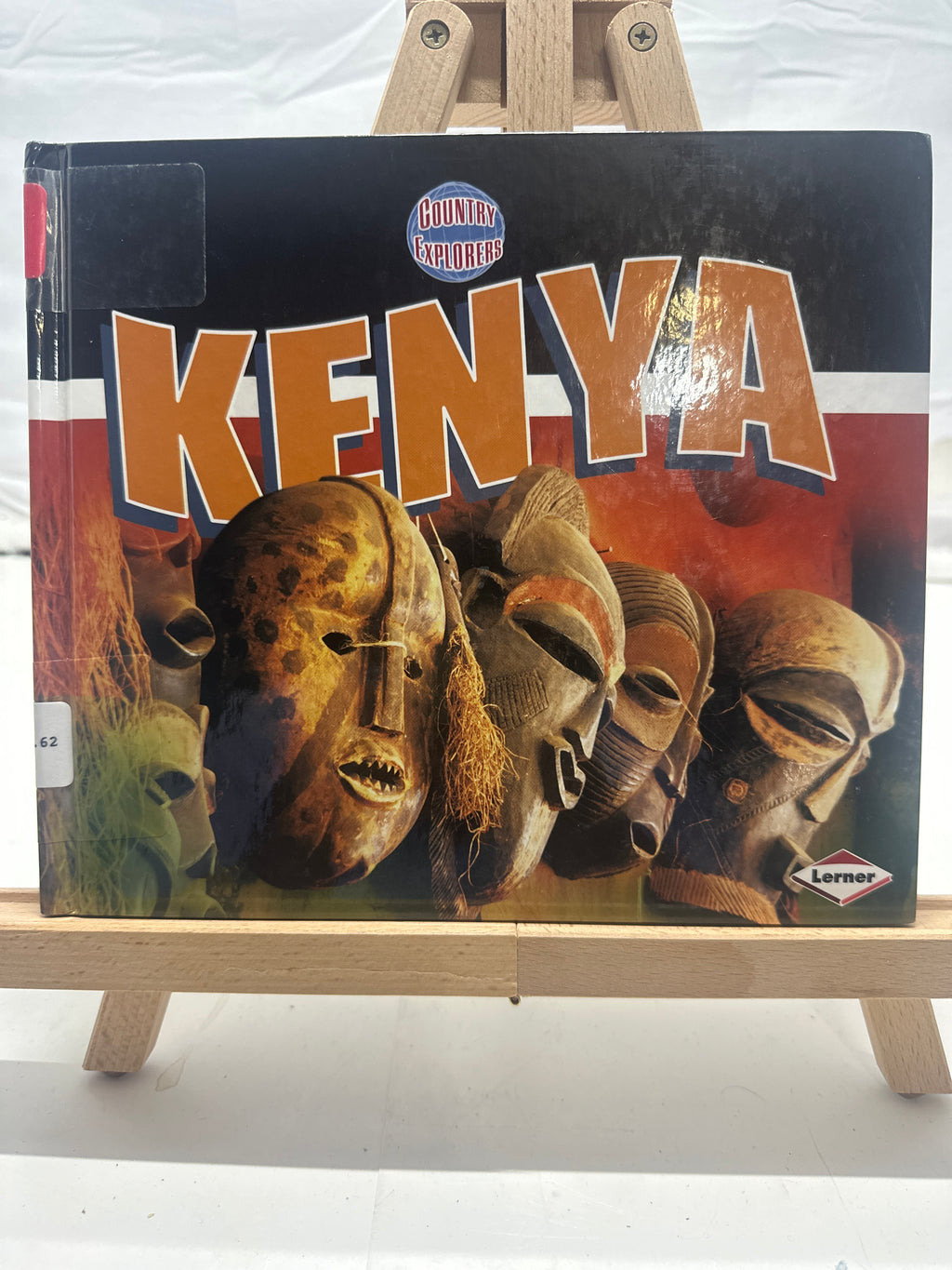 Kenya by Sean McCollum Hardcover