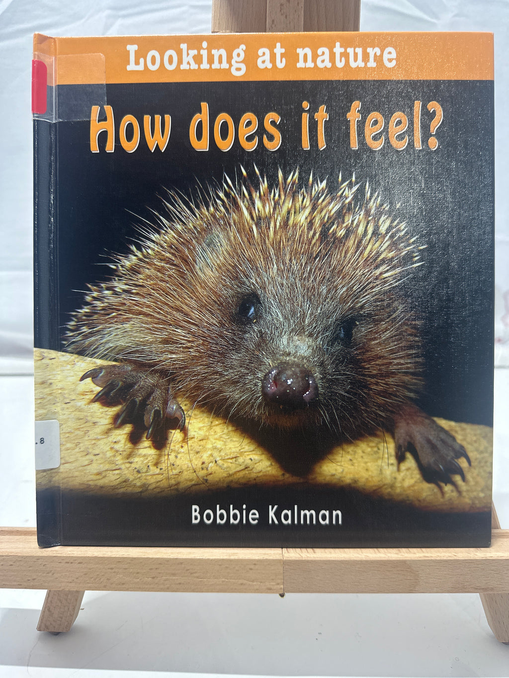 How Does It Feel? (Looking at Nature) by Bobbie Kalman Hardcover