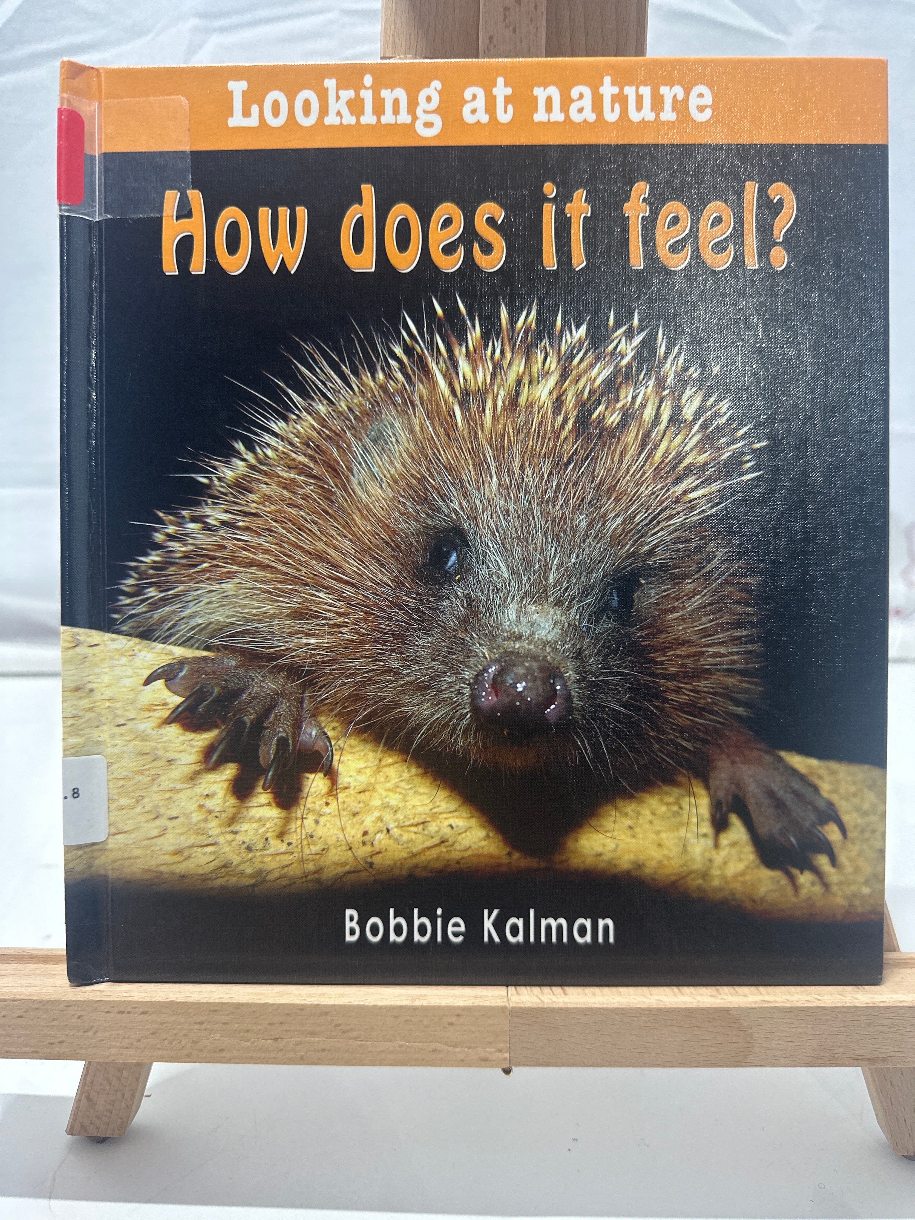 How Does It Feel? (Looking at Nature) by Bobbie Kalman Hardcover
