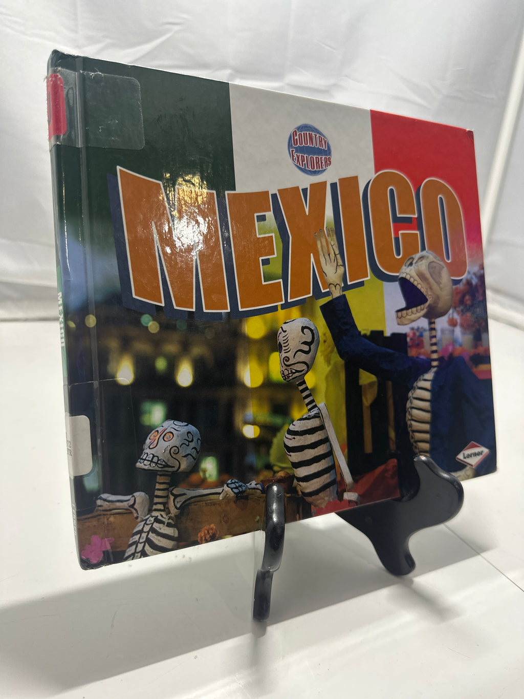 Mexico (Country Explorers) by Thomas Streissguth Hardcover