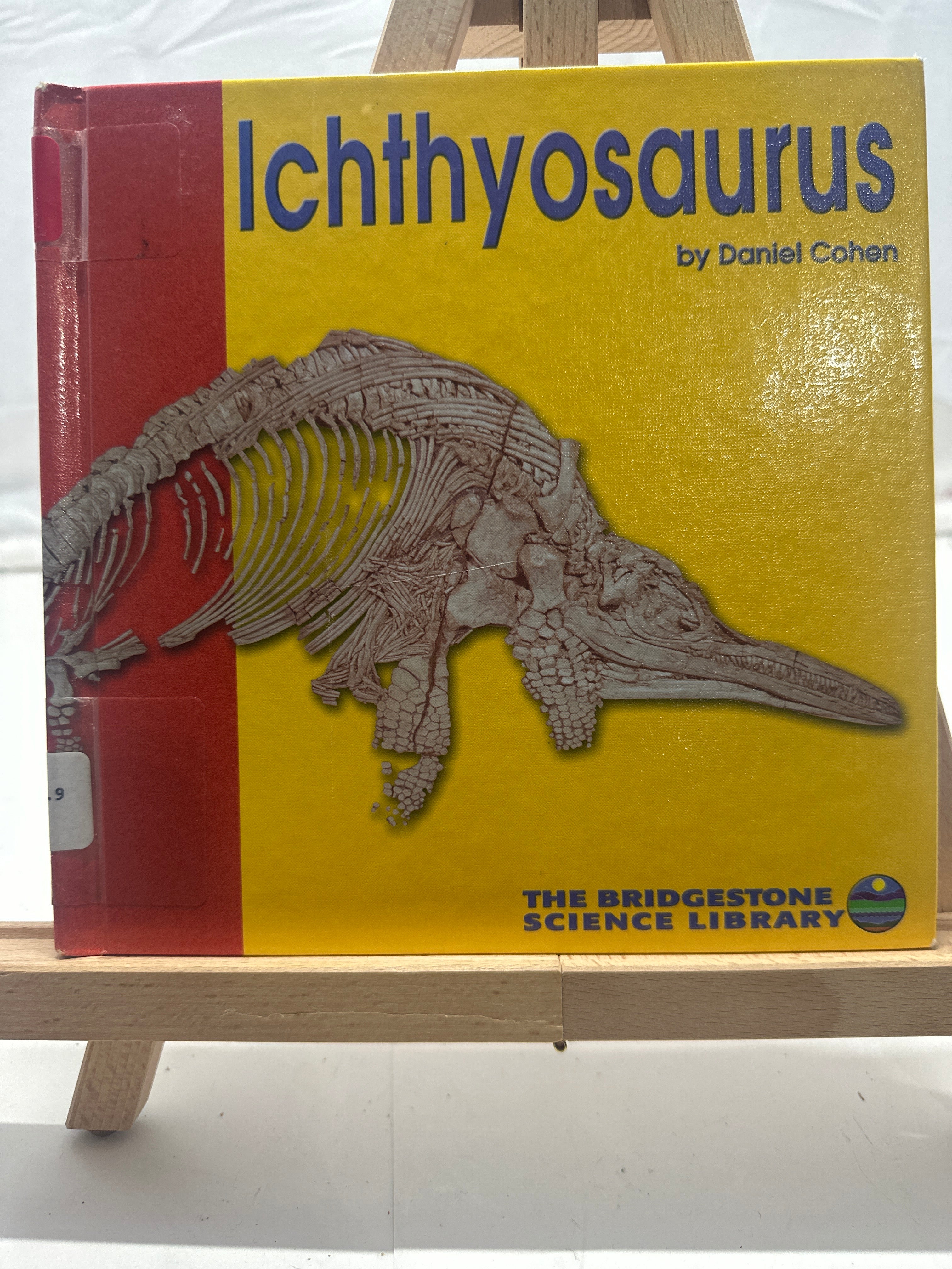Ichthyosaurus (Discovering Dinosaurs) by Daniel Cohen Hardcover