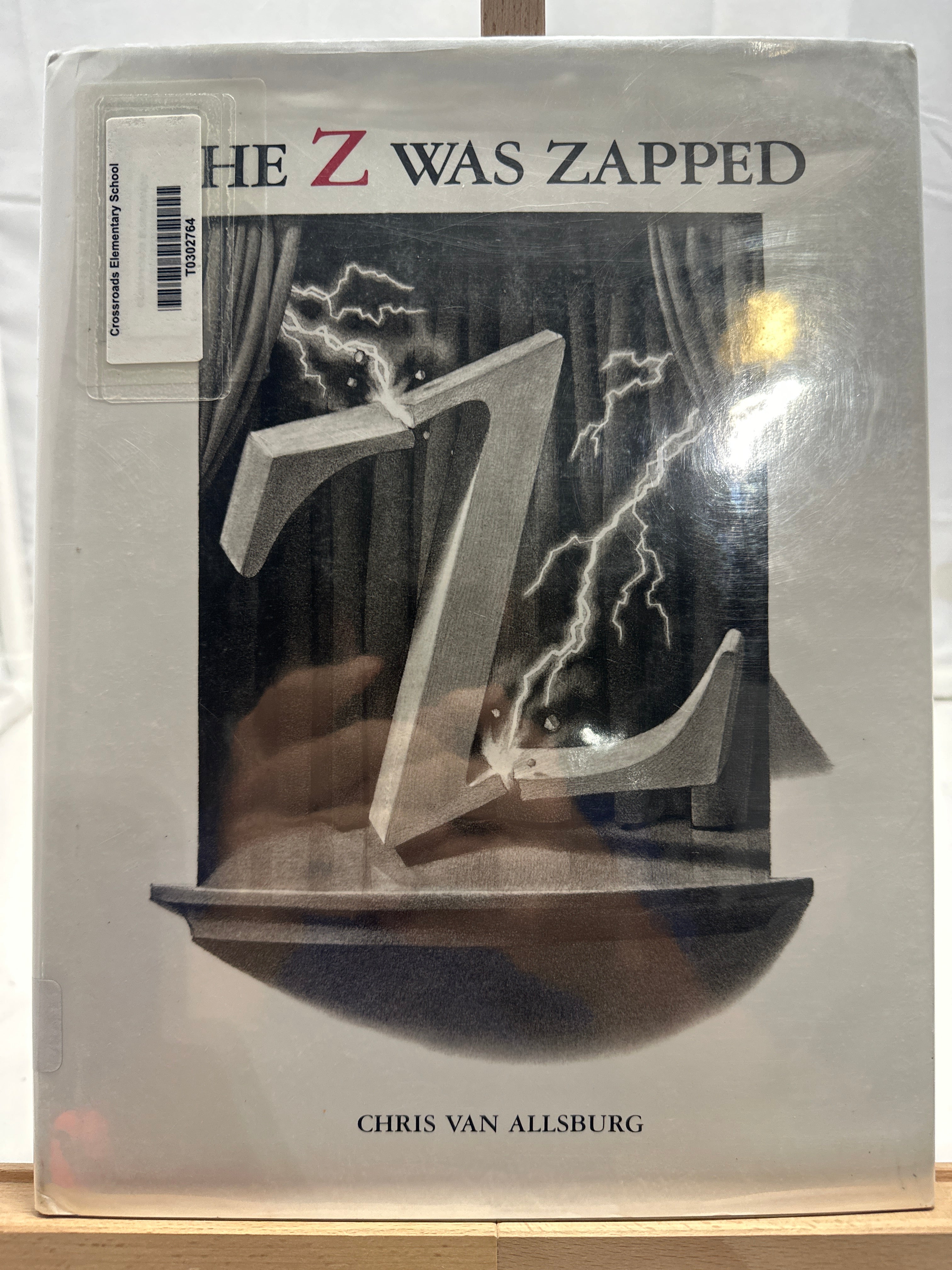 The Alphabet Theatre Proudly Presents the Z was Zapped by Chris Van Allsburg Har