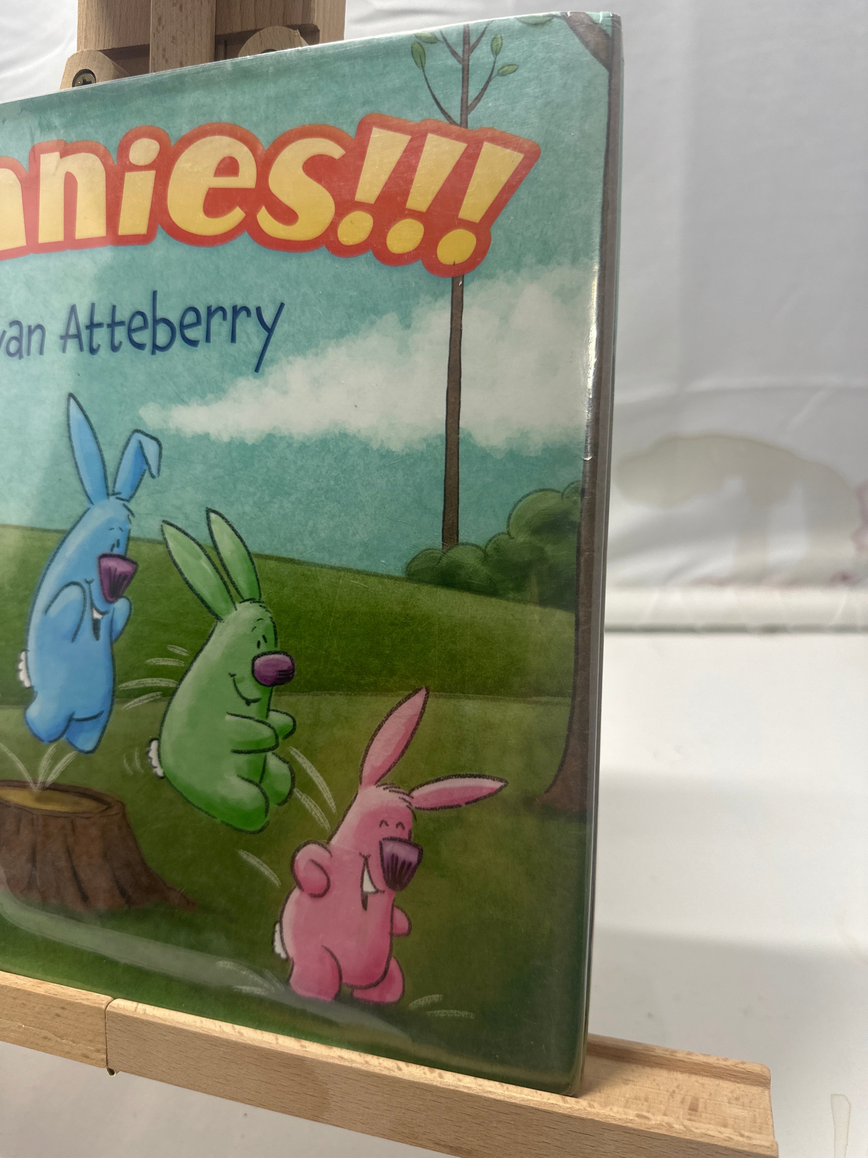 Bunnies!!! by Kevan Atteberry Hardcover