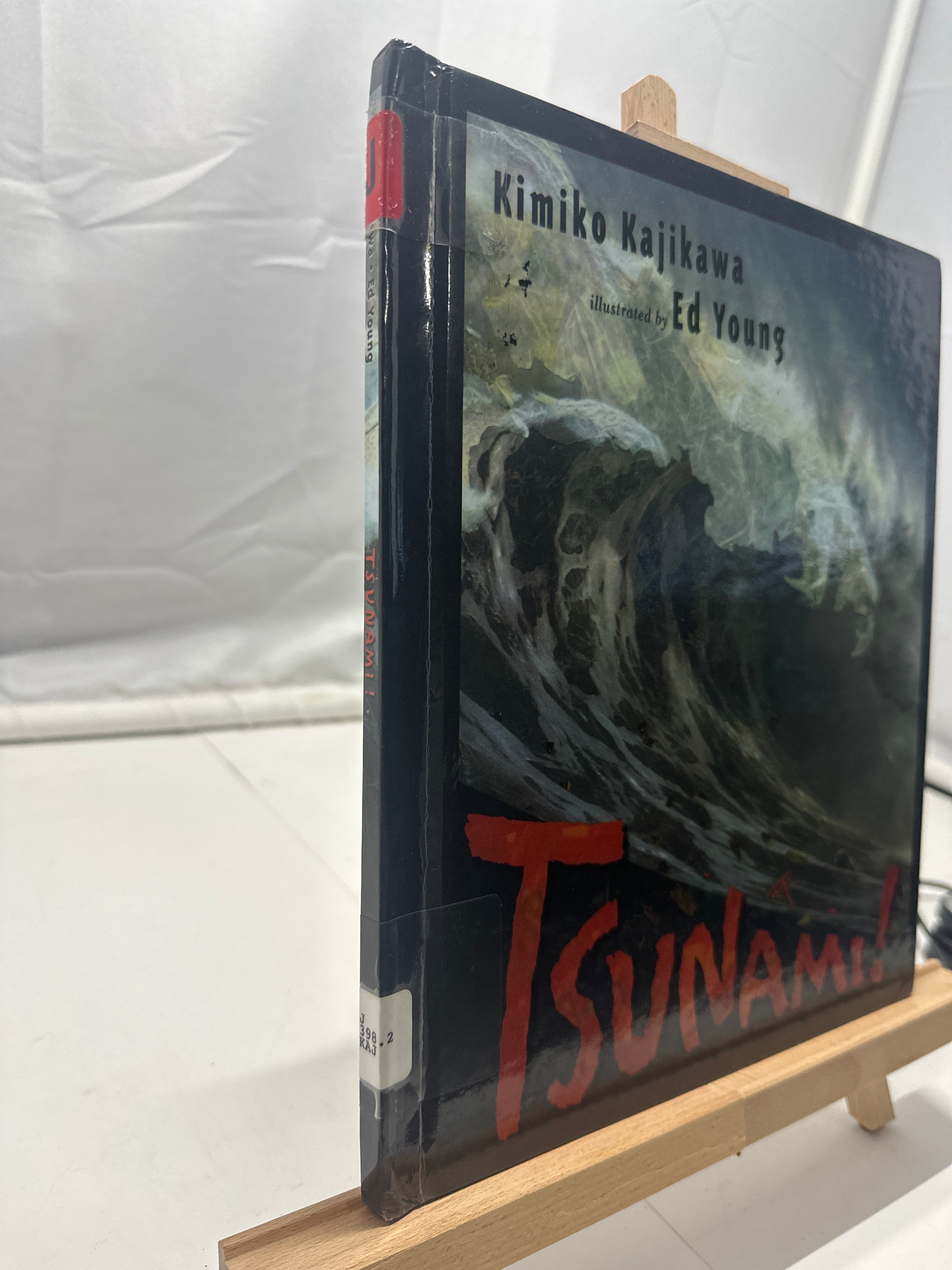 Tsunami! by Kimiko Kajikawa Hardcover