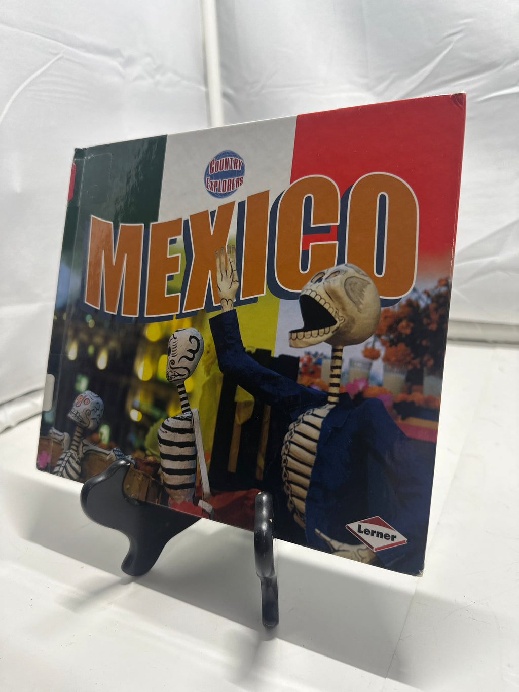 Mexico (Country Explorers) by Thomas Streissguth Hardcover