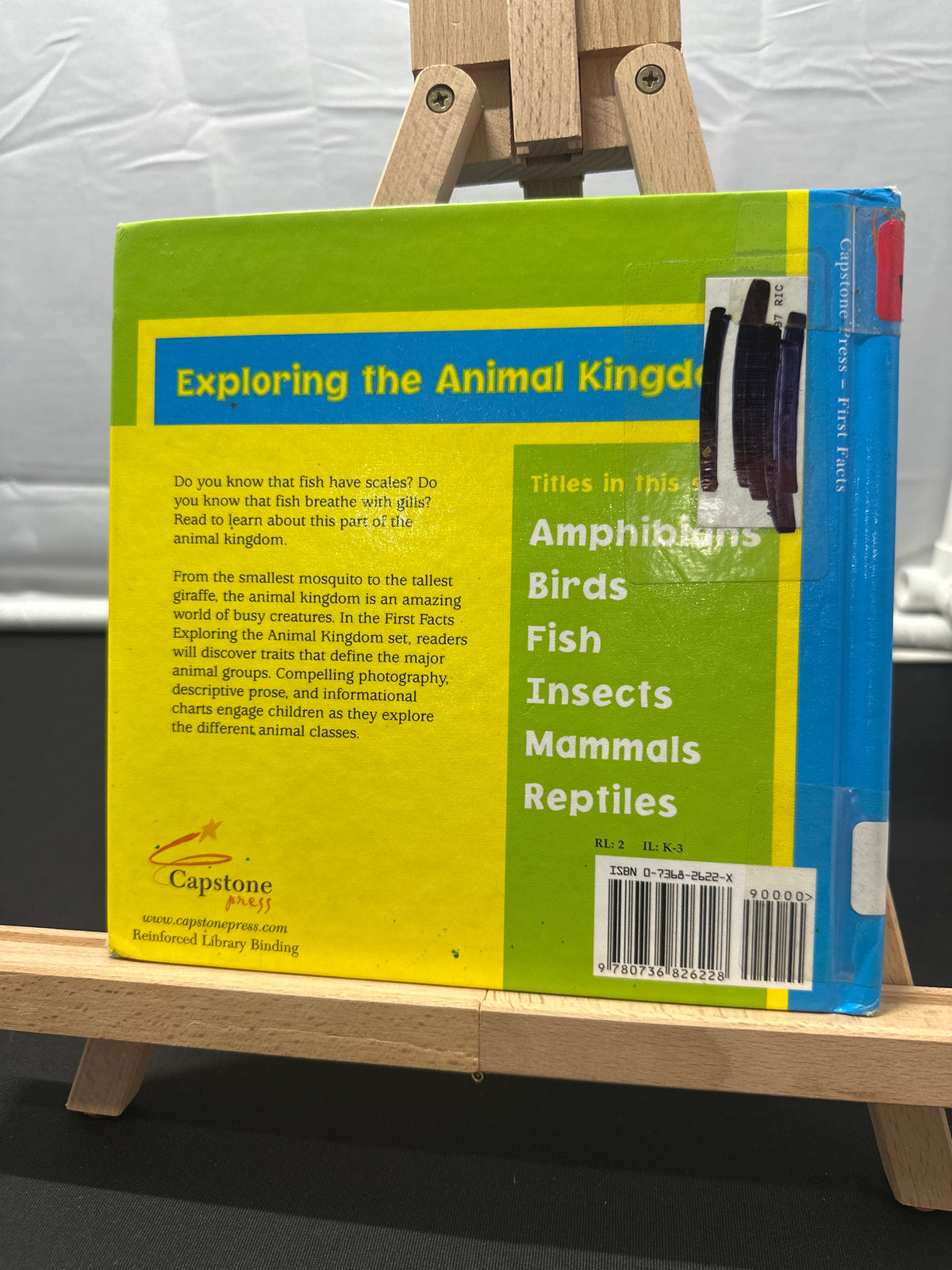 Fish (Exploring the Animal Kingdom) by Adele Richardson Hardcover