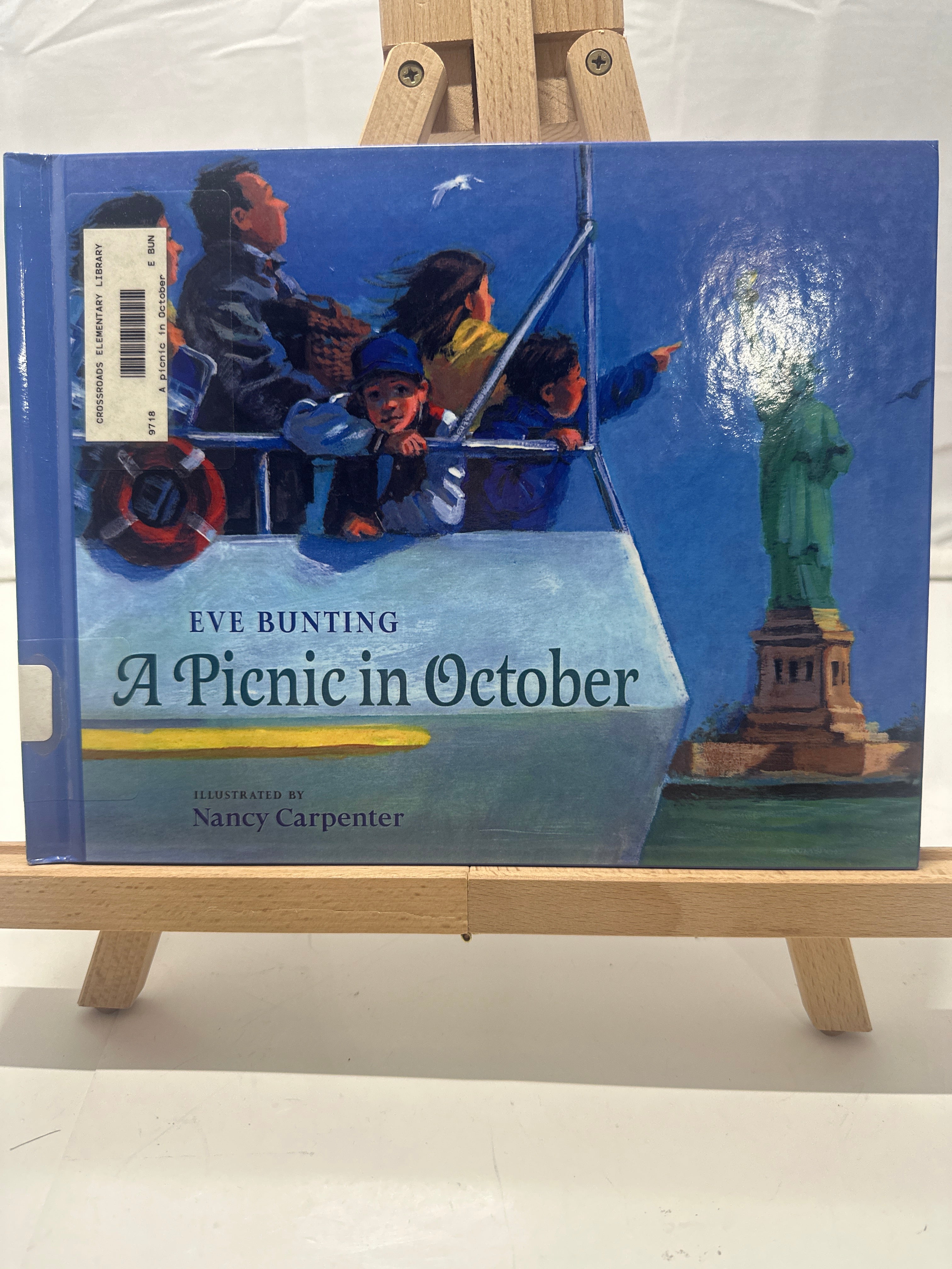 A Picnic in October by Eve Bunting Hardcover