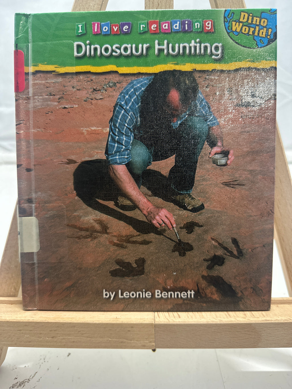 Dinosaur Hunting (I Love Reading: Dino World) by Leonie Bennett Hardcover