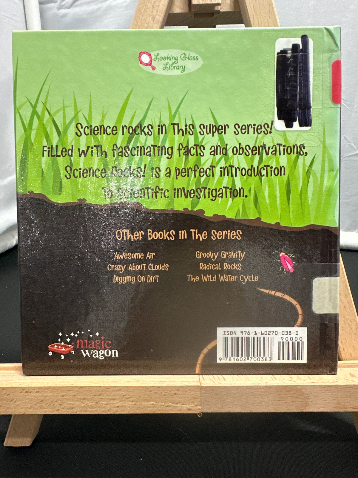 Digging on Dirt (Science Rocks) (Science Rocks) by Rena Korb Hardcover