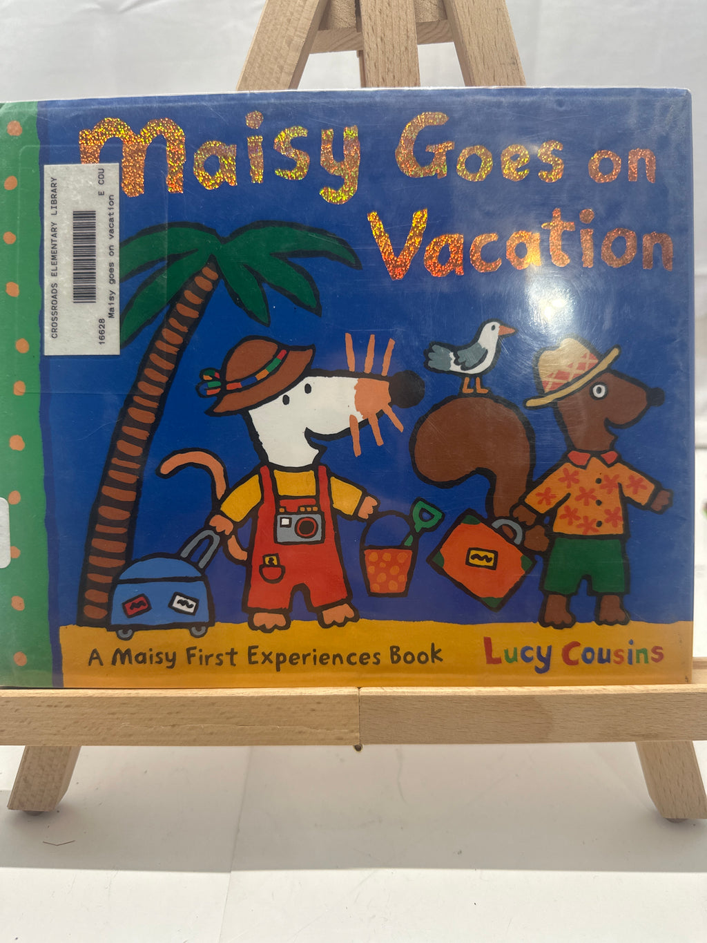 Maisy Goes on Vacation by Lucy Cousins Hardcover