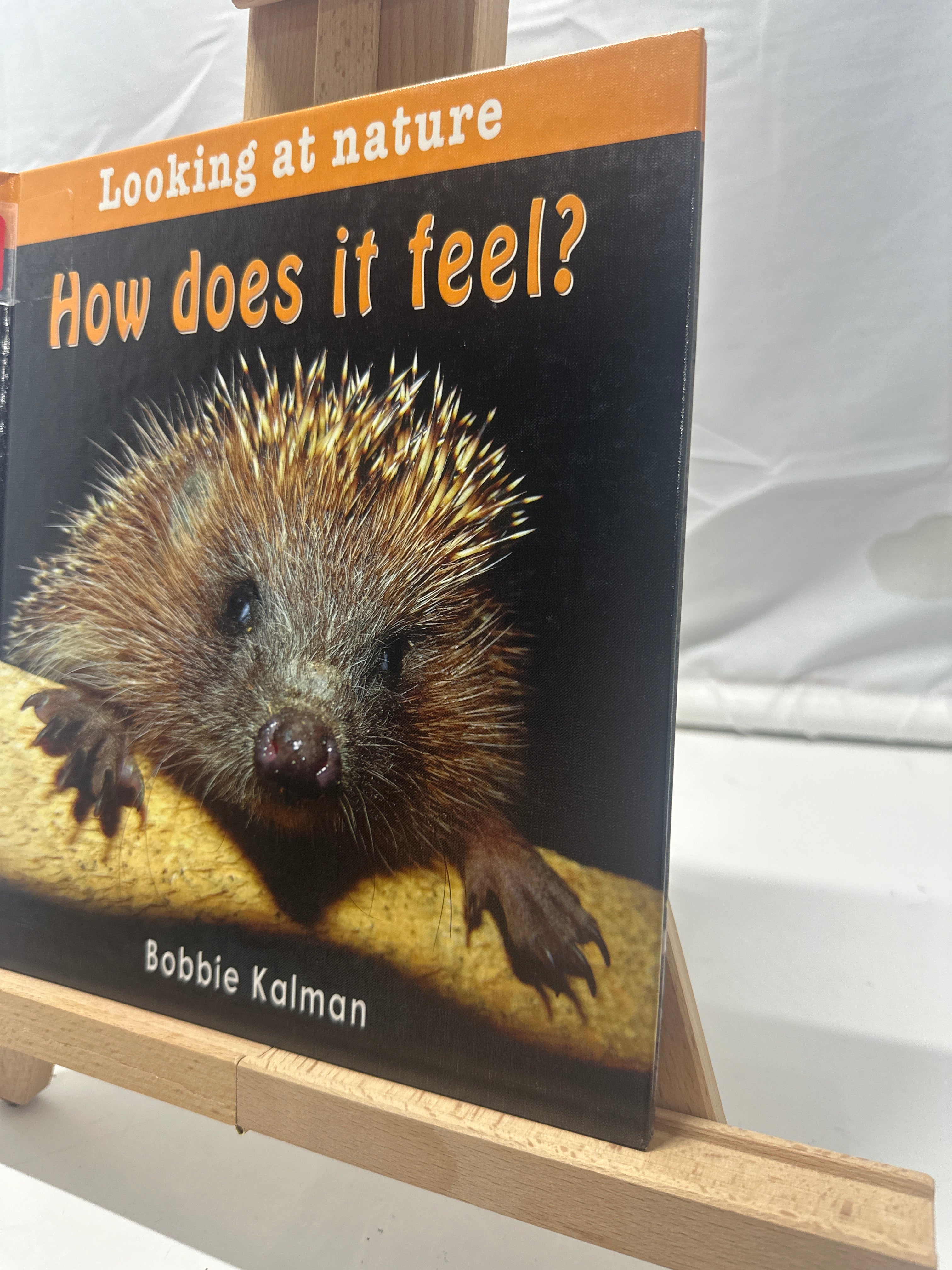 How Does It Feel? (Looking at Nature) by Bobbie Kalman Hardcover