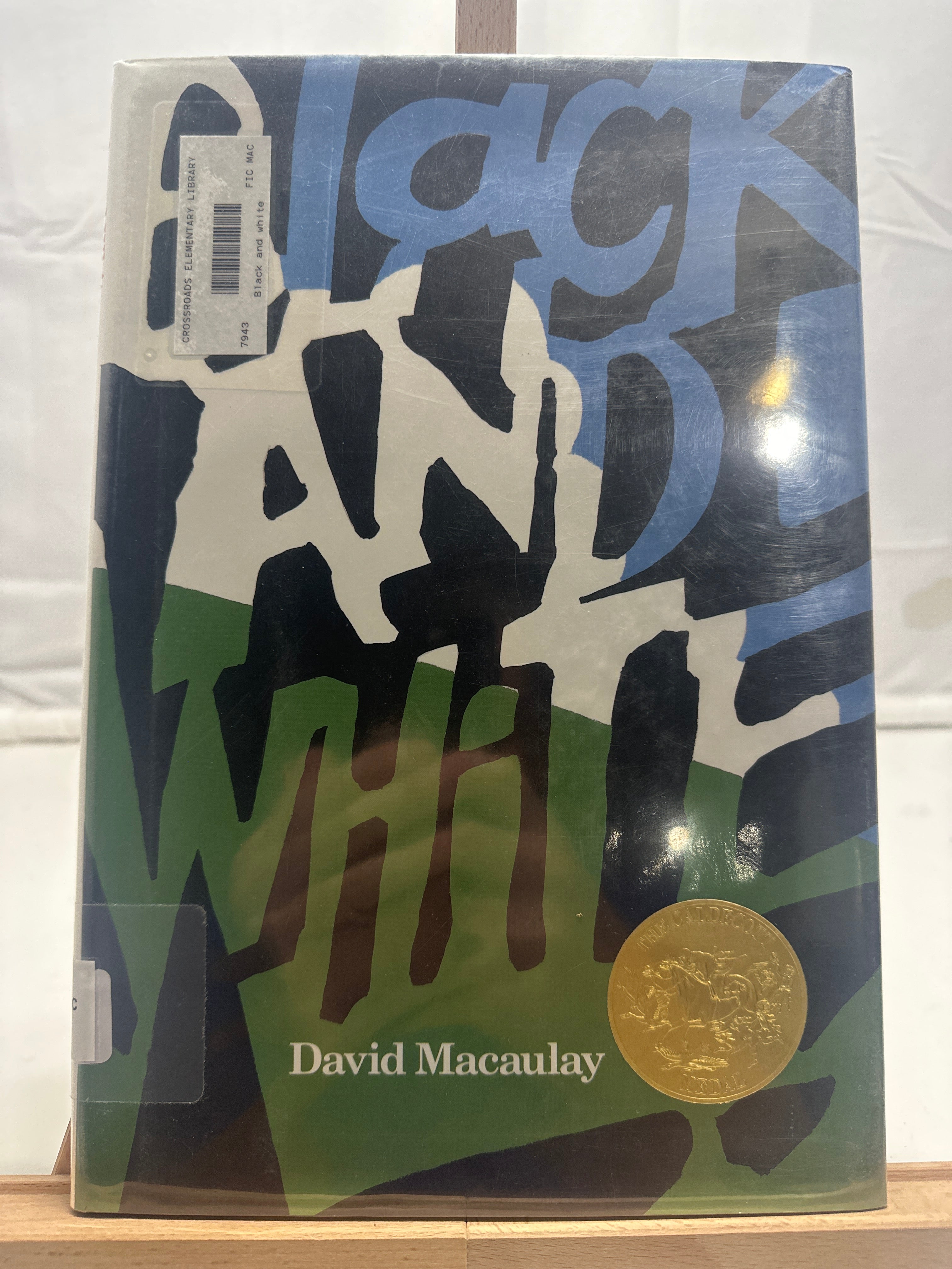 Black and White by David Macaulay Hardcover